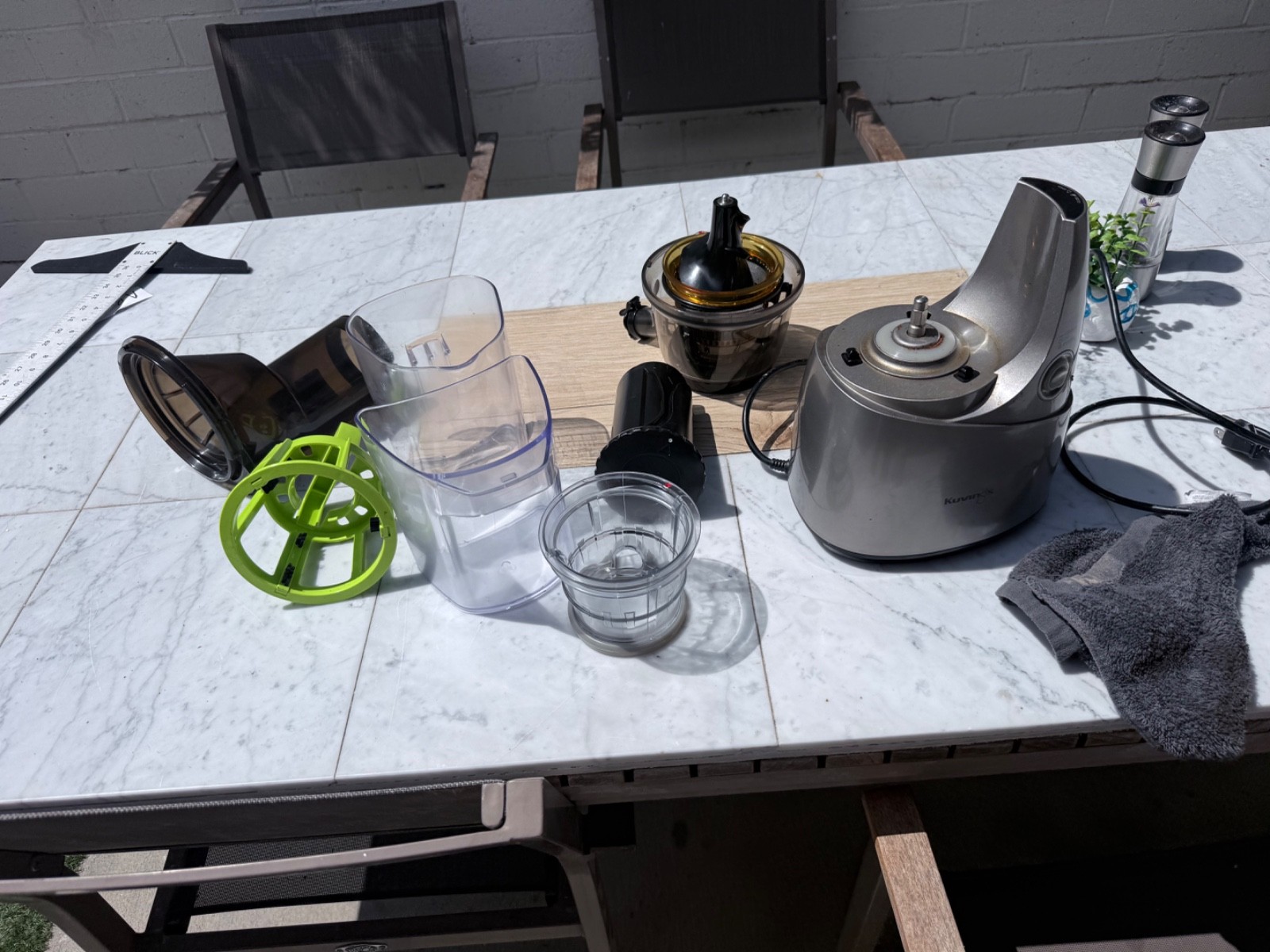 Kuvings Cold Press Whole Slow Juicer model : ULD-622NB