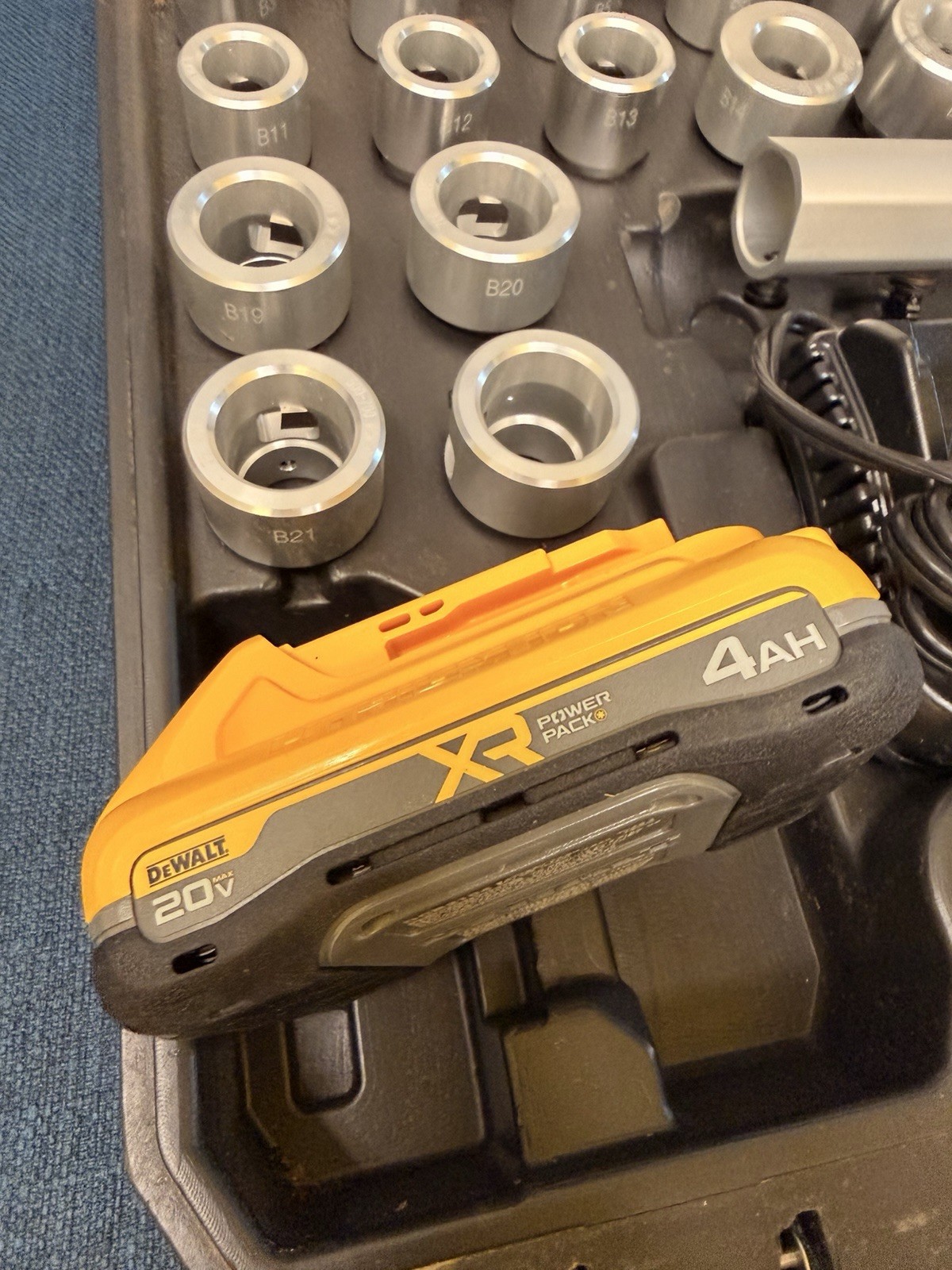 DeWALT DCE151TD1 20V MAX XR Cordless Cable Stripper Kit