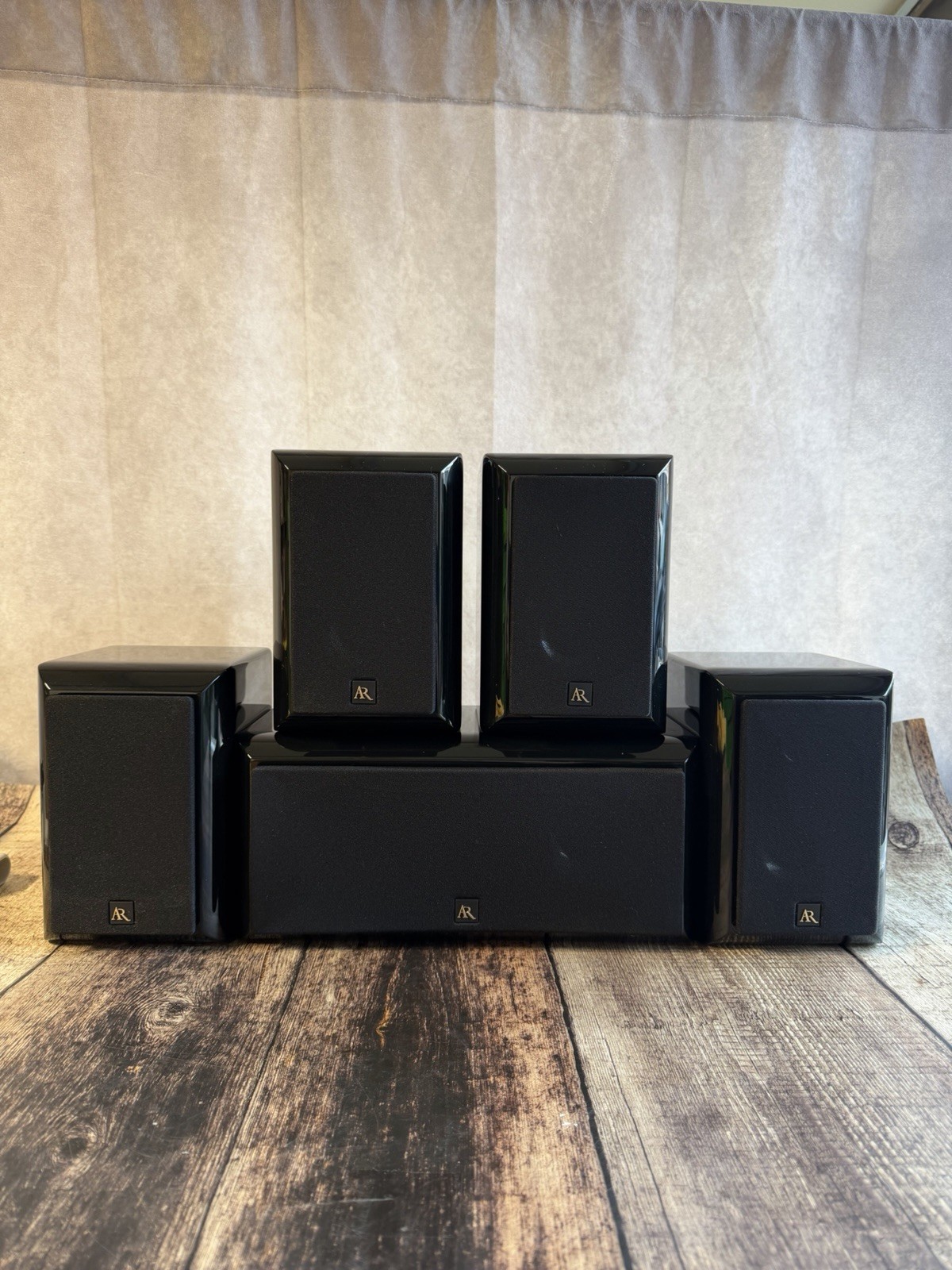 Acoustic Research AR HC6 Set Of 5 Speakers 1 Center Channel And 4 Satellites