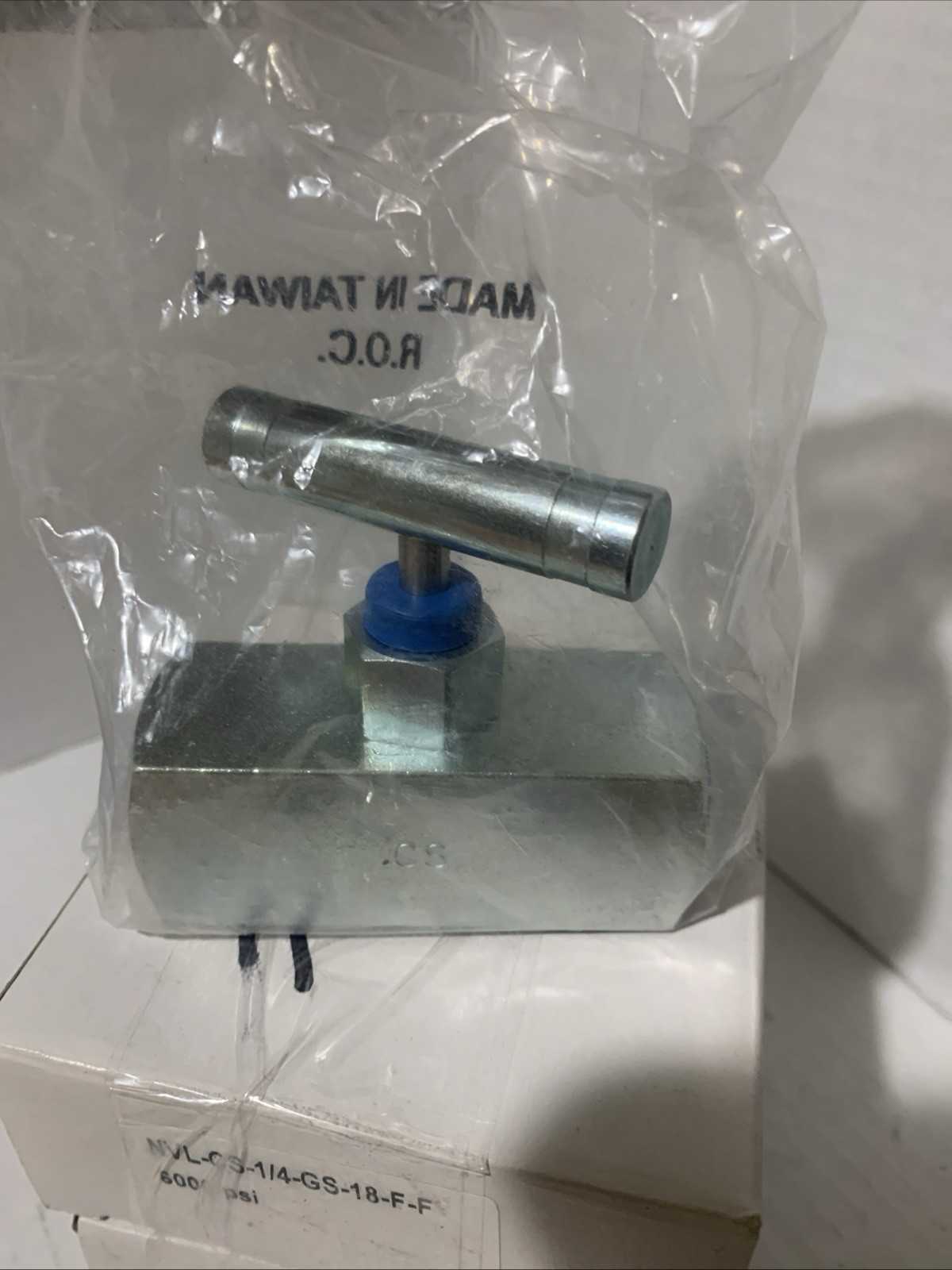 NVL-CS-1/4-GS-18-F-F  1/4" FNPTxFNPT Carbon Steel Straight Needle Valve 6000psi