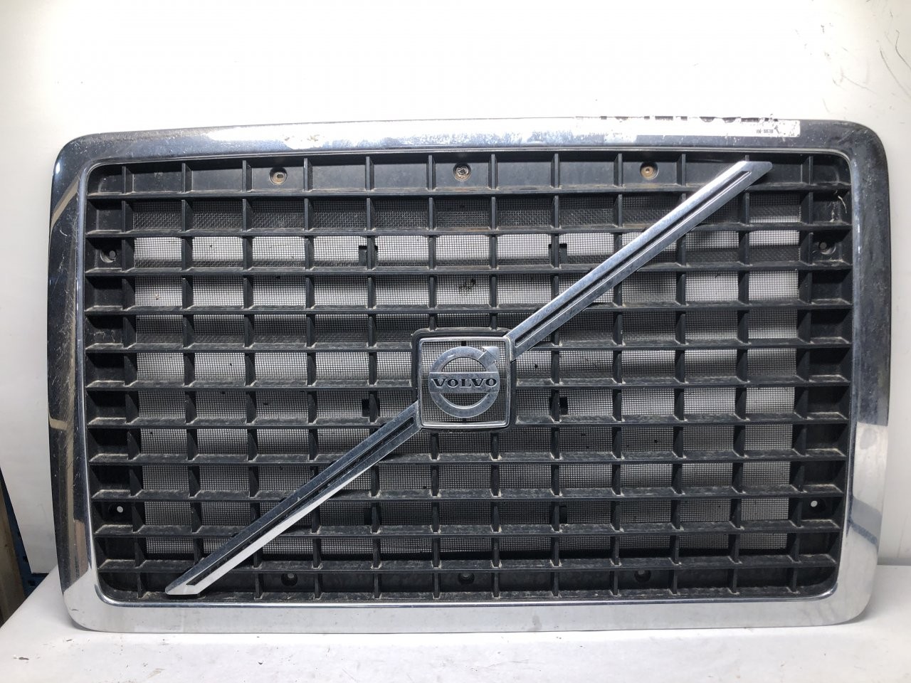 Volvo VNL Grille - Used