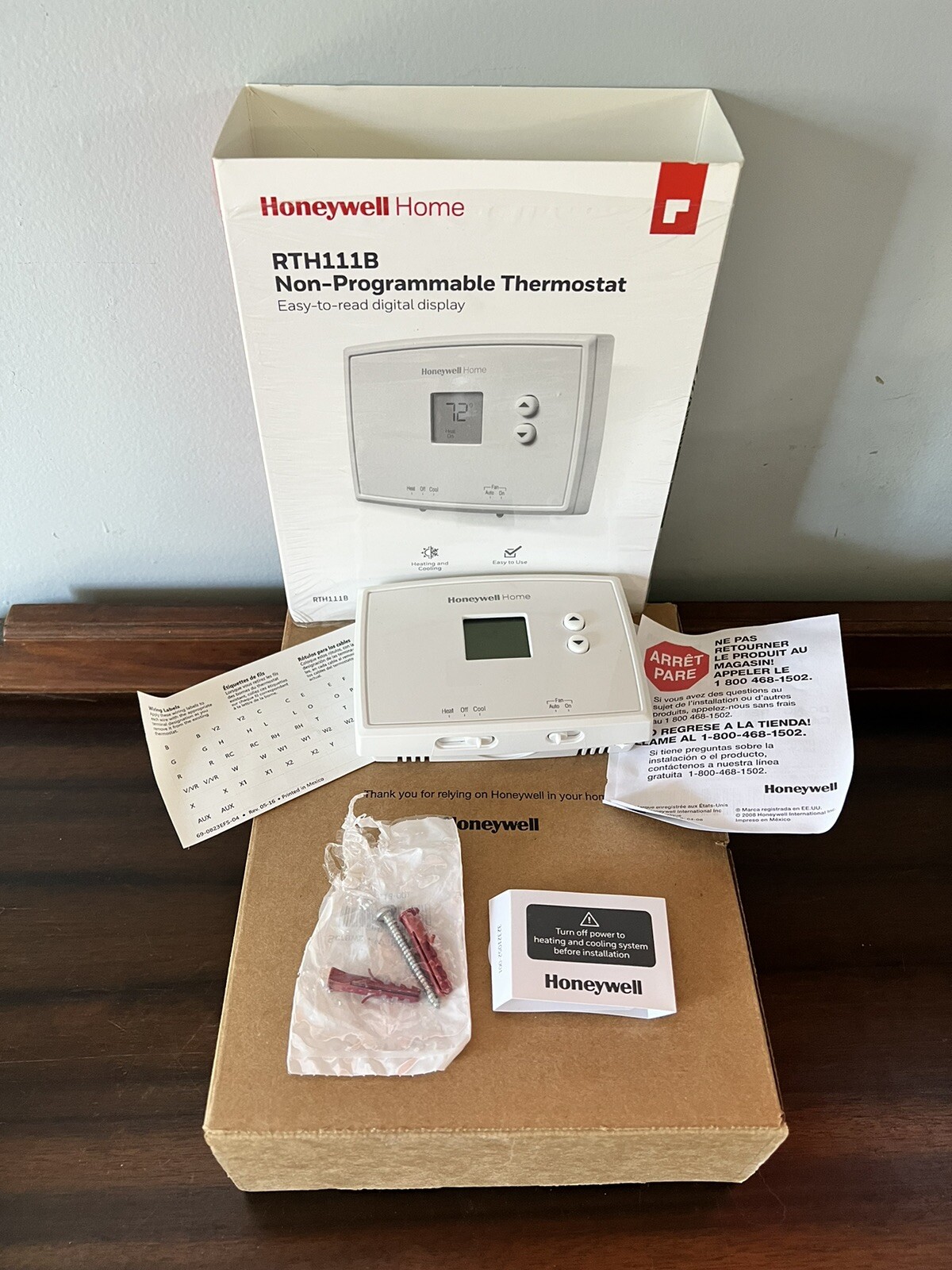 Honeywell RTH111B 1024 Digital Non-Programmable Thermostat In Original Box WORKS