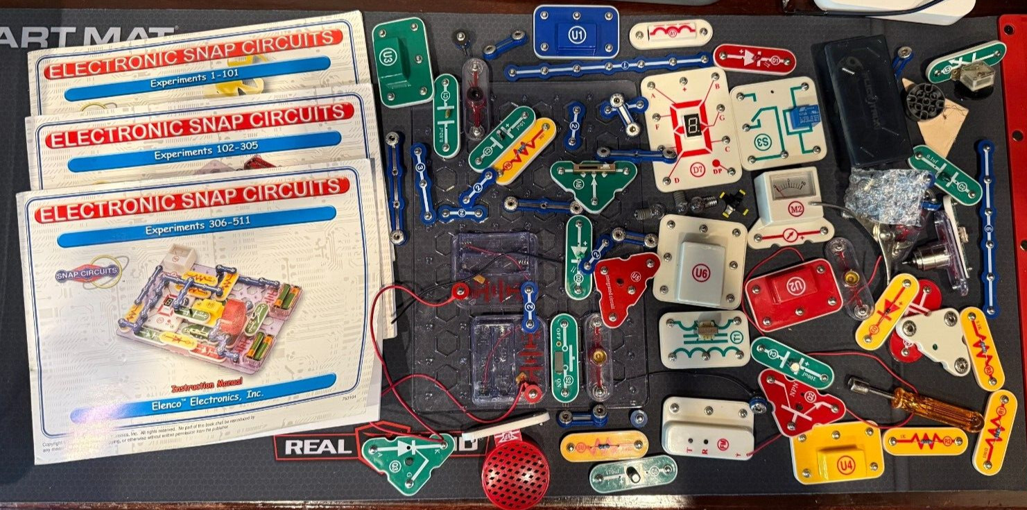 Huge Lot of Elenco Snap Circuits, Manuals 1-101, 102-305, 306-511