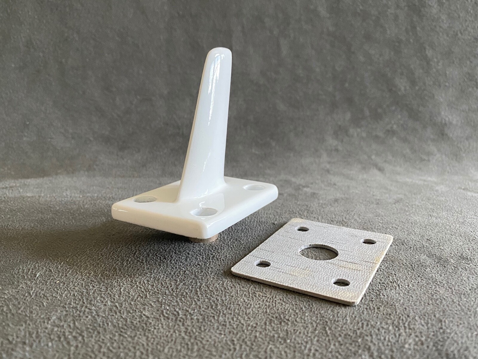 Comant DME / Transponder Antenna CI-305-3, New Surplus
