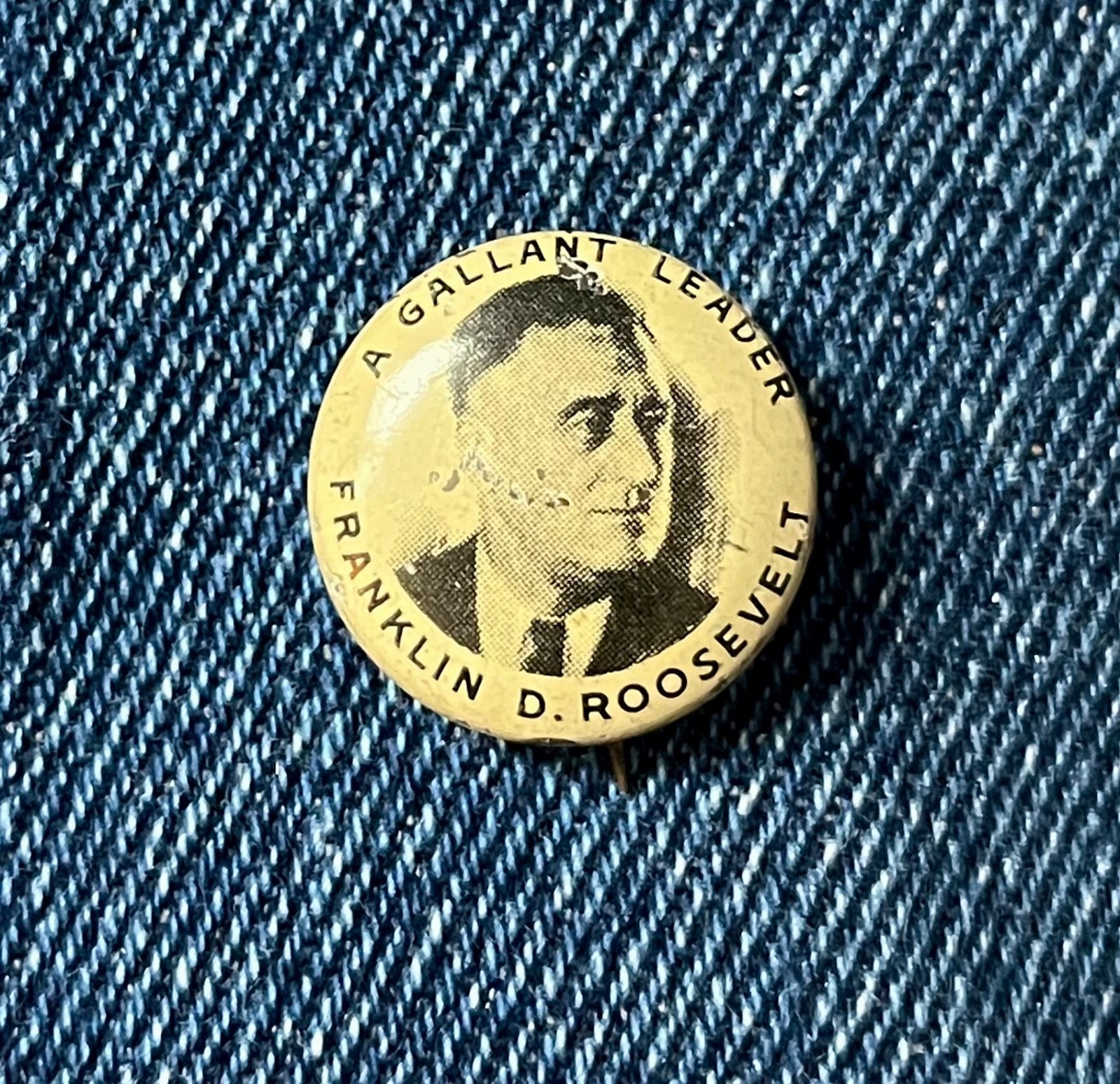 1930's A Gallant Leader Franklin D Roosevelt 13/16" Litho Picture Pinback