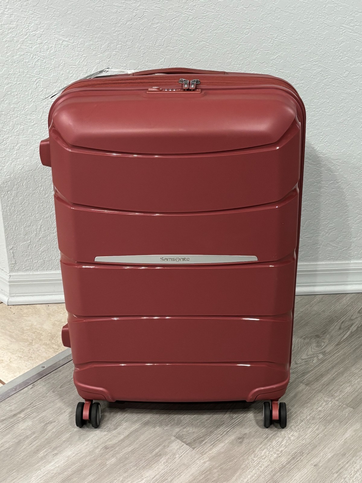 Samsonite Outline Pro Medium Spinner Suitcase Color: Mars Red