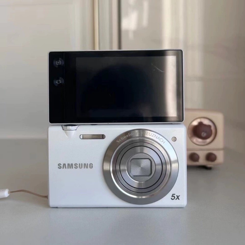 Samsung MV800 Compact Digital Camera 16MP 5x Optical Zoom with Touchscreen White