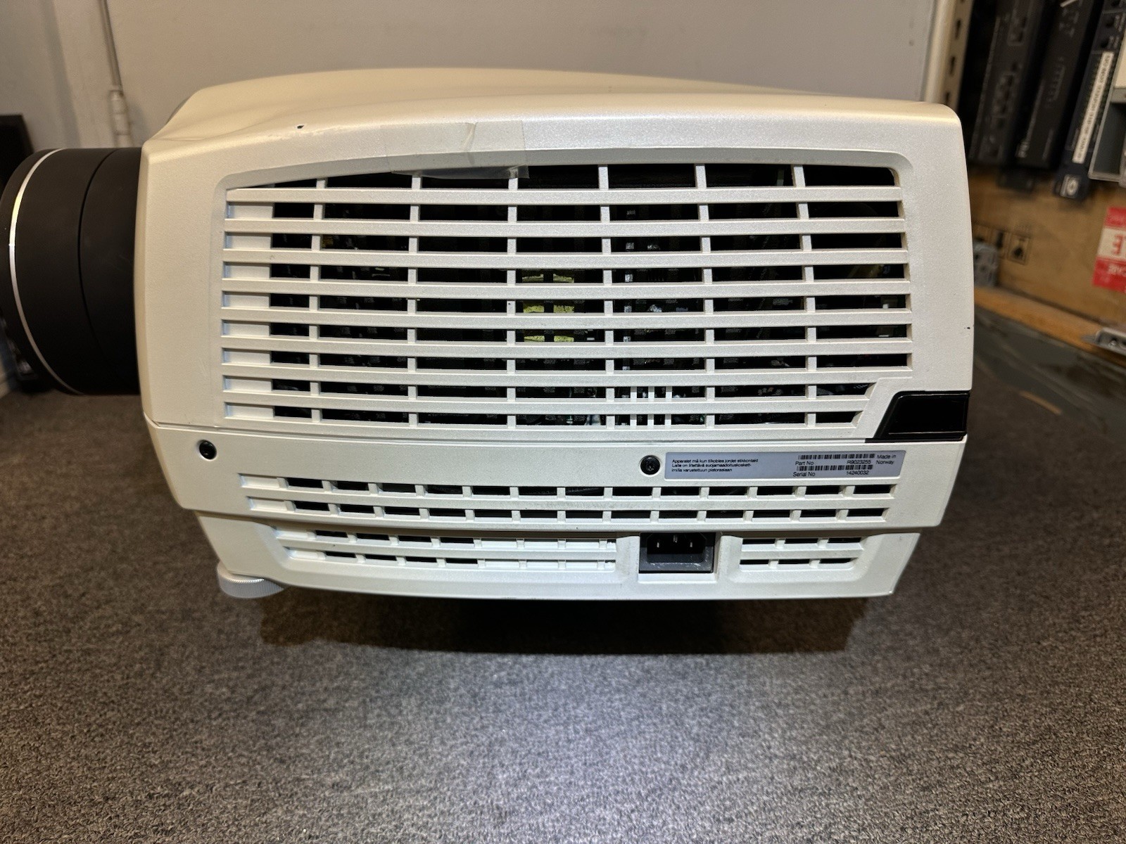 Barco CRPN-62B -447 HOURS ONLY-No Remote