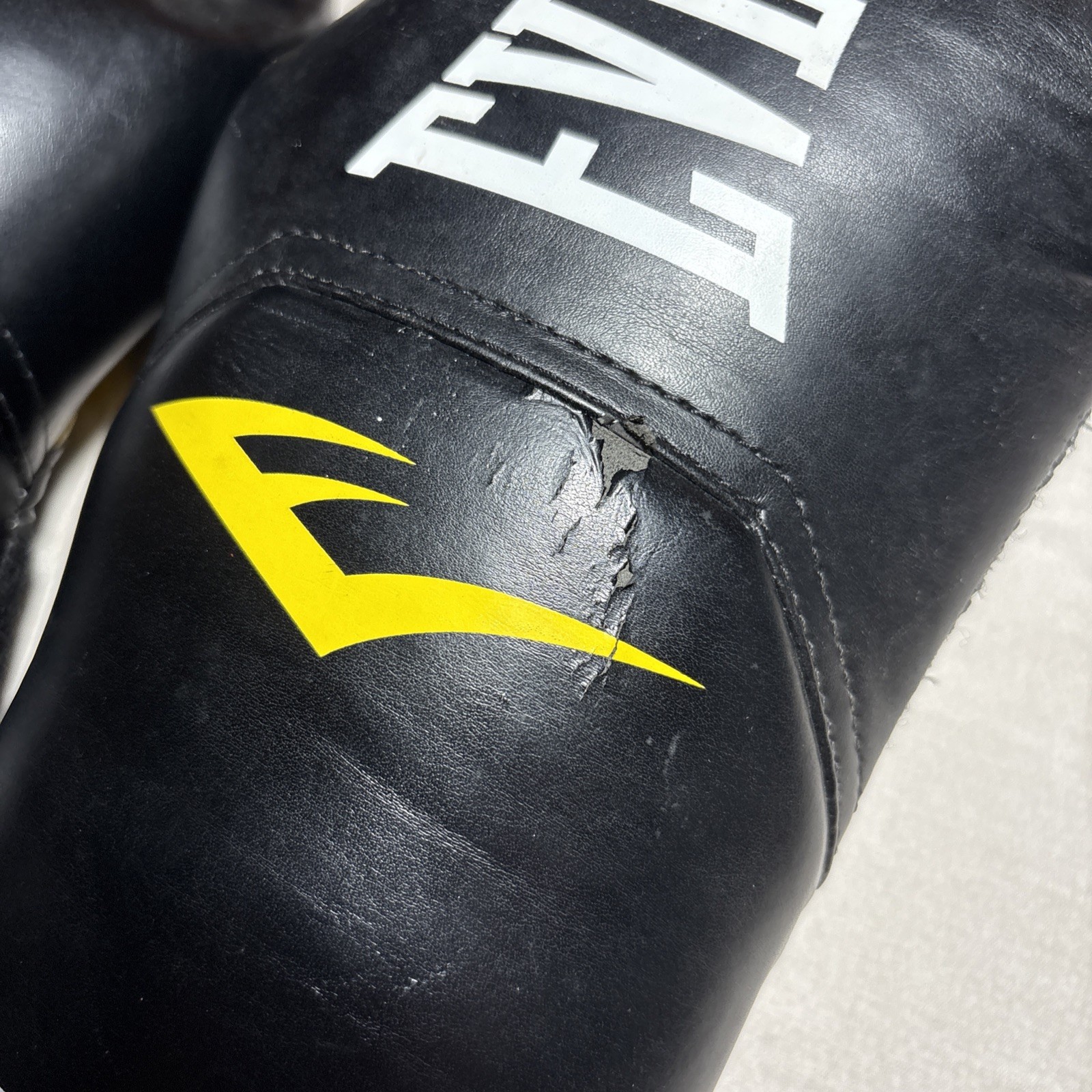 Everlast Elite Pro Style Training Gloves Black Evershield 12 oz Used