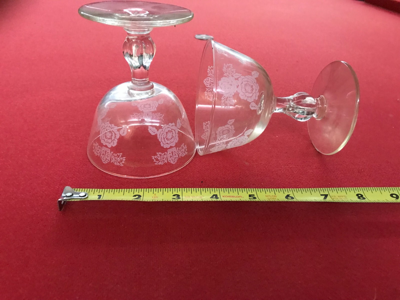 2 FLOWERED CHAMPAGNE GLASSES
