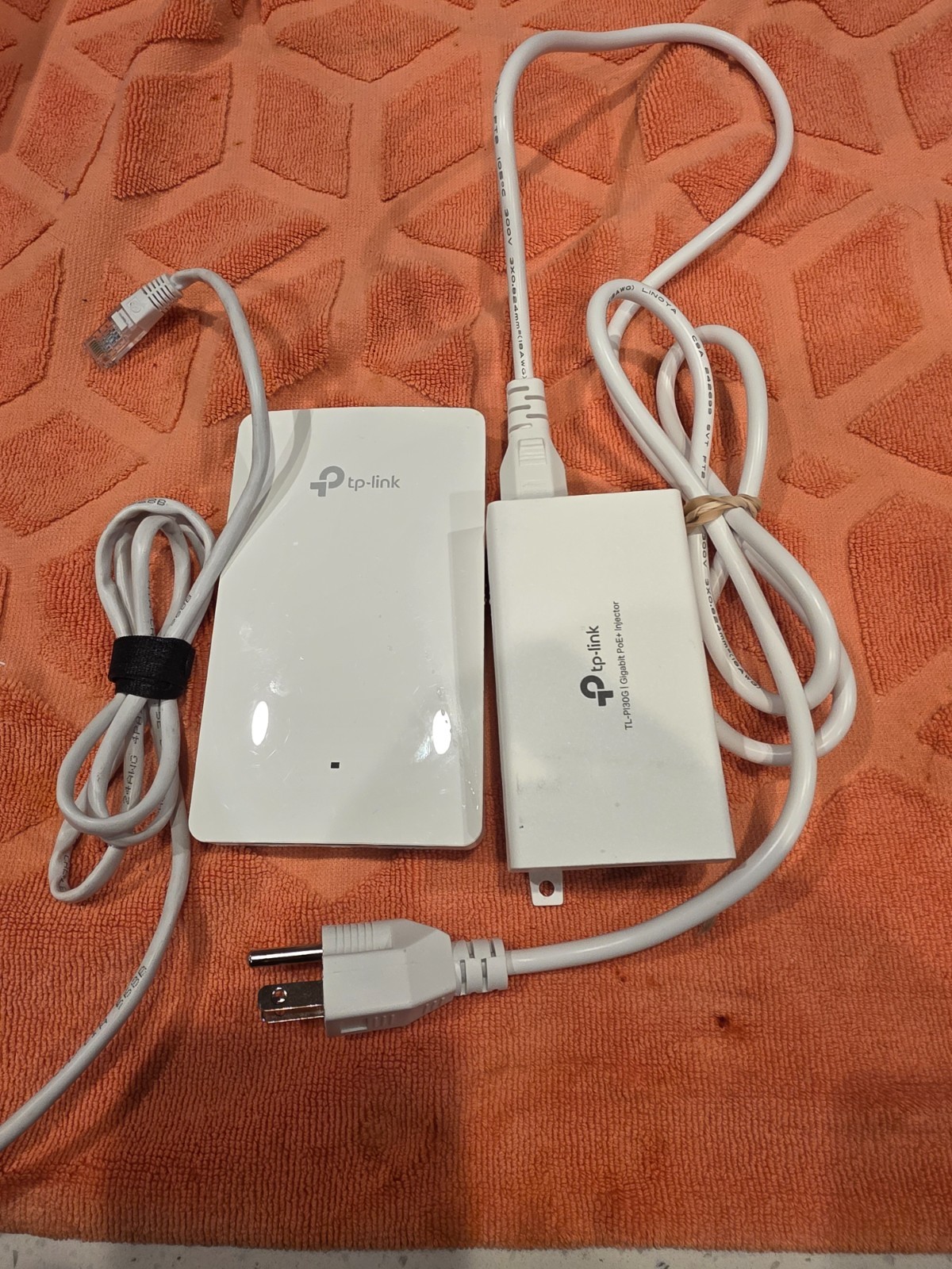 TP-Link Omada EAP615-Wall AX1800 WiFi 6 AP + TL-PI30G Gigabit PoE+ Injector