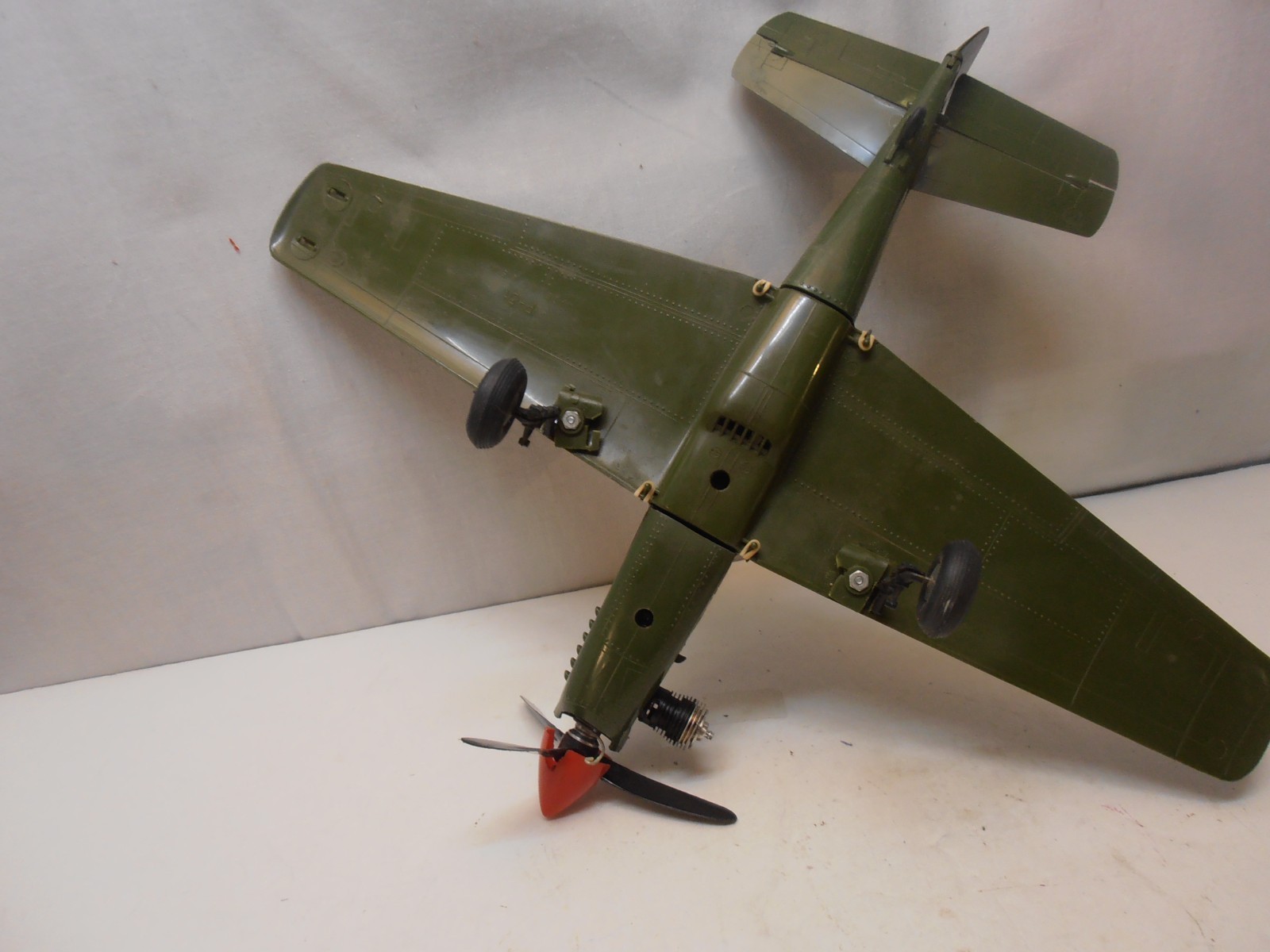 Cox 049 P-51