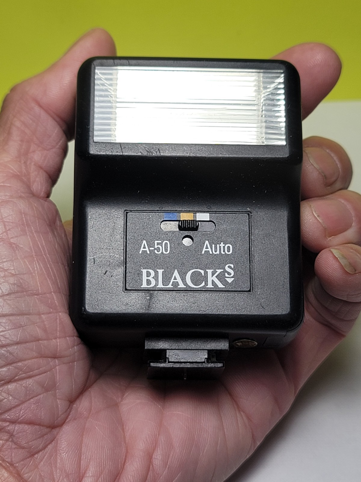 '' Yashica - Sears - Black Compact Flash - Small - Tiny flash for SLR cameras