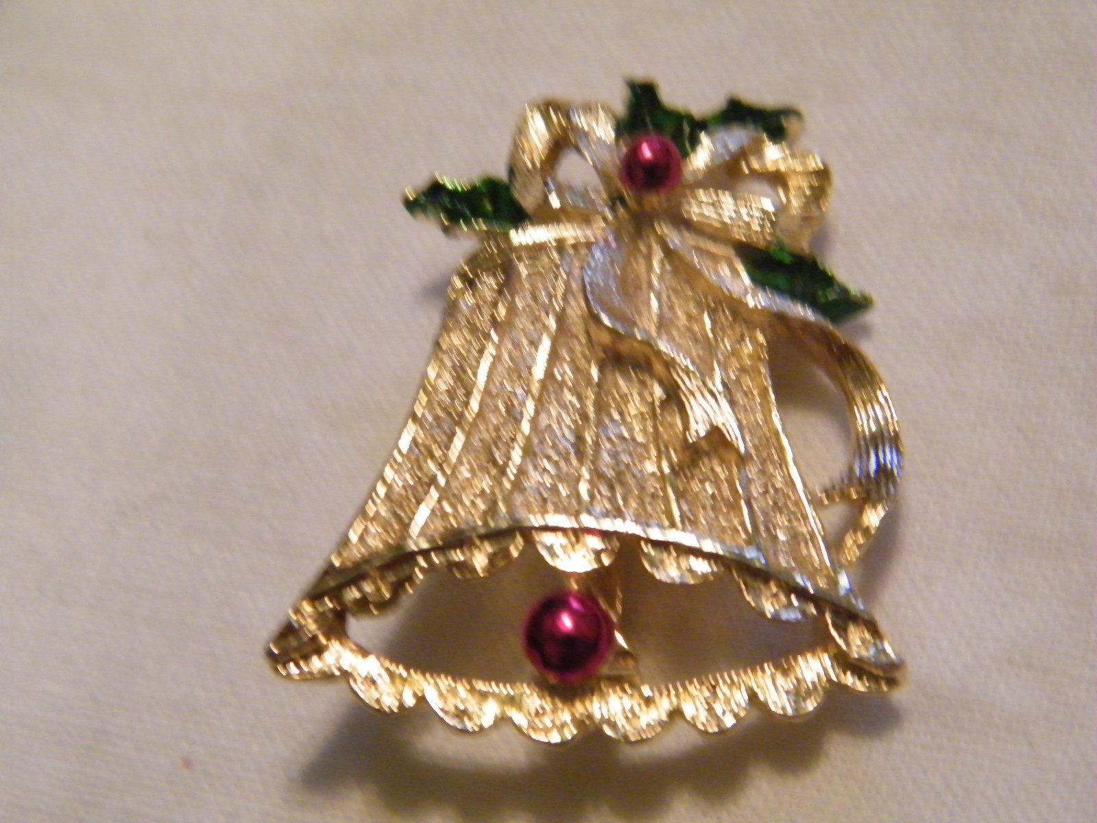 Christmas Brooch Pin Gold Tone Signed GERRYS Enamel Textured Bell NICE