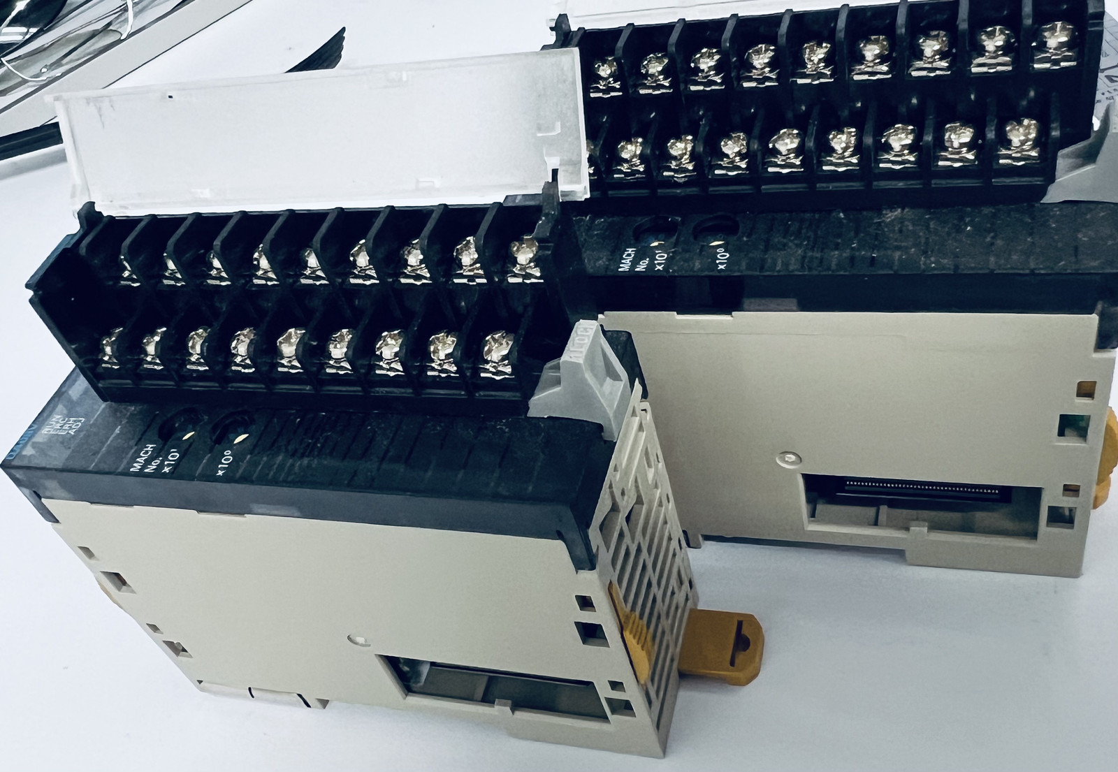 Omron CJ1W-DA08V Analog Output Module, 8-Channel PLC Unit – Used – Multiple Qty