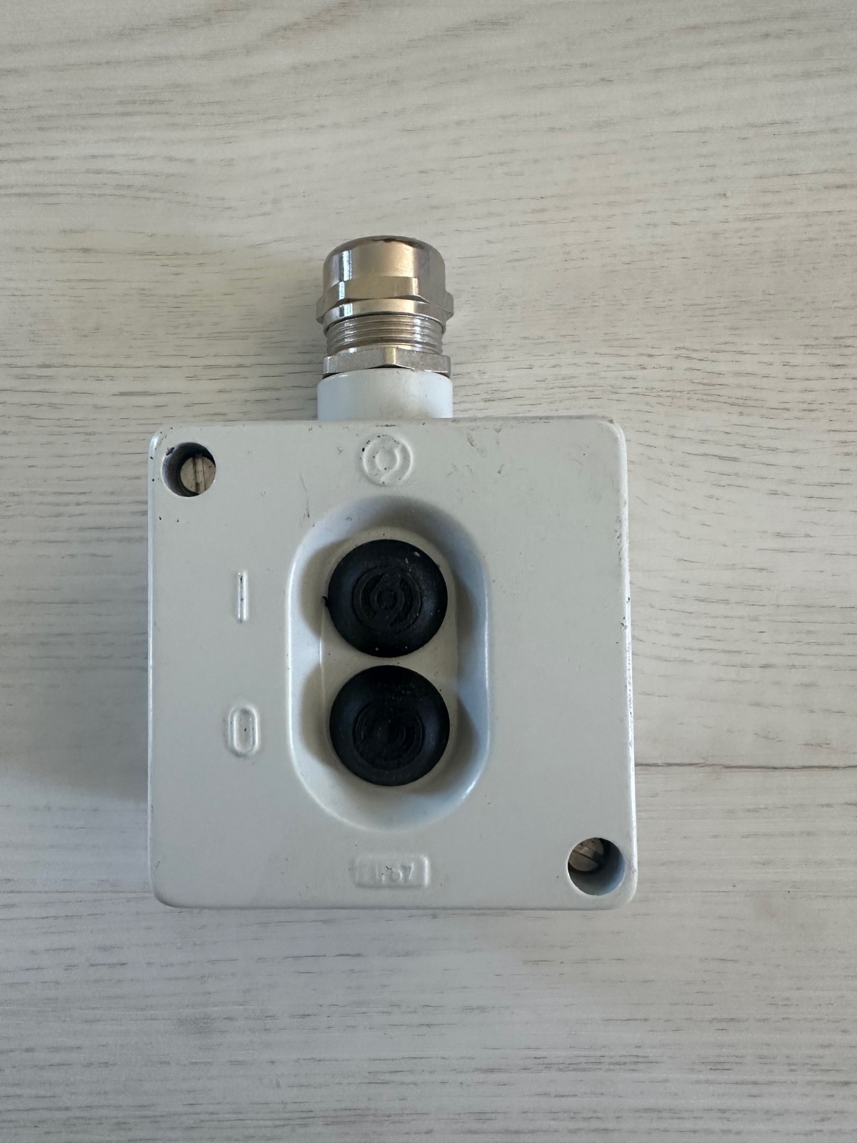 SELCAST RAL-7035 SERIES 20-055-62 WATER-TIGHT SWITCH 16 A, 250 V, IP 67