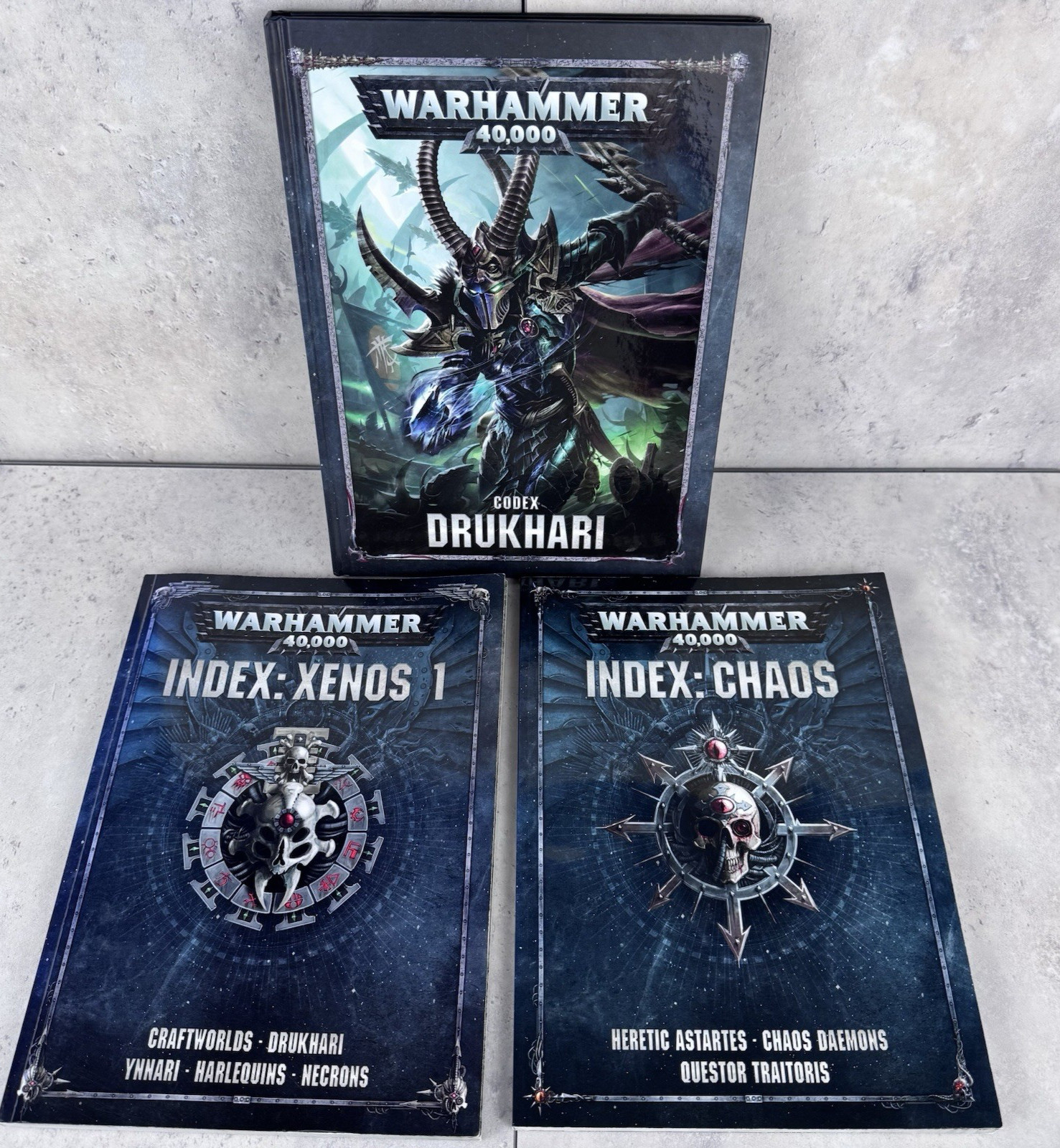 3 Warhammer 40,000 Books Index Xenos 1 Chaos PB Codex Drukhari HC Books Lot