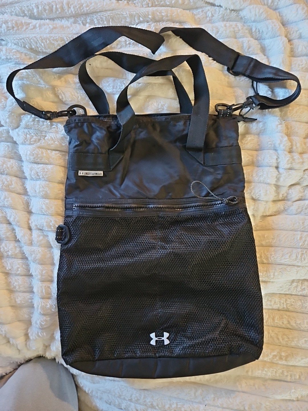 Under Armour Large Crossbody Sling Bag Black Adjustable Strap
