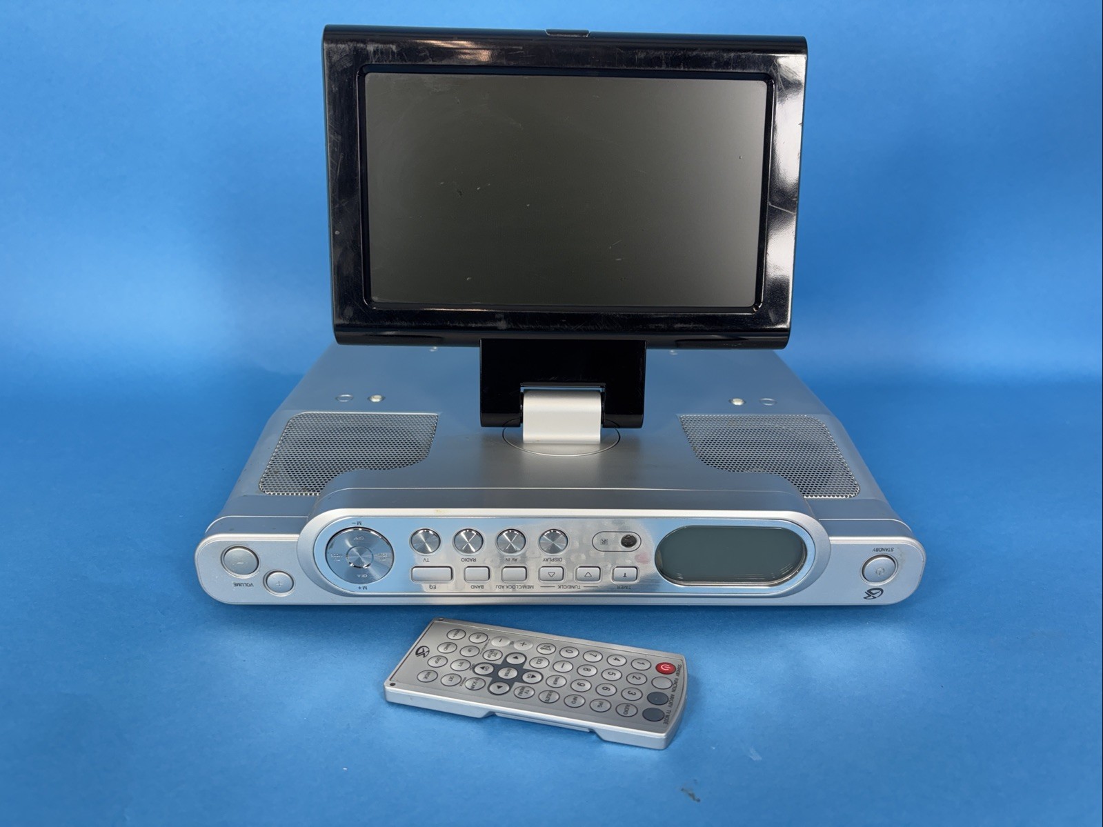 GPX Under Cabinet AM/FM Radio Clock RV Camper 8" LCD TV Model KL858S w/ Remote