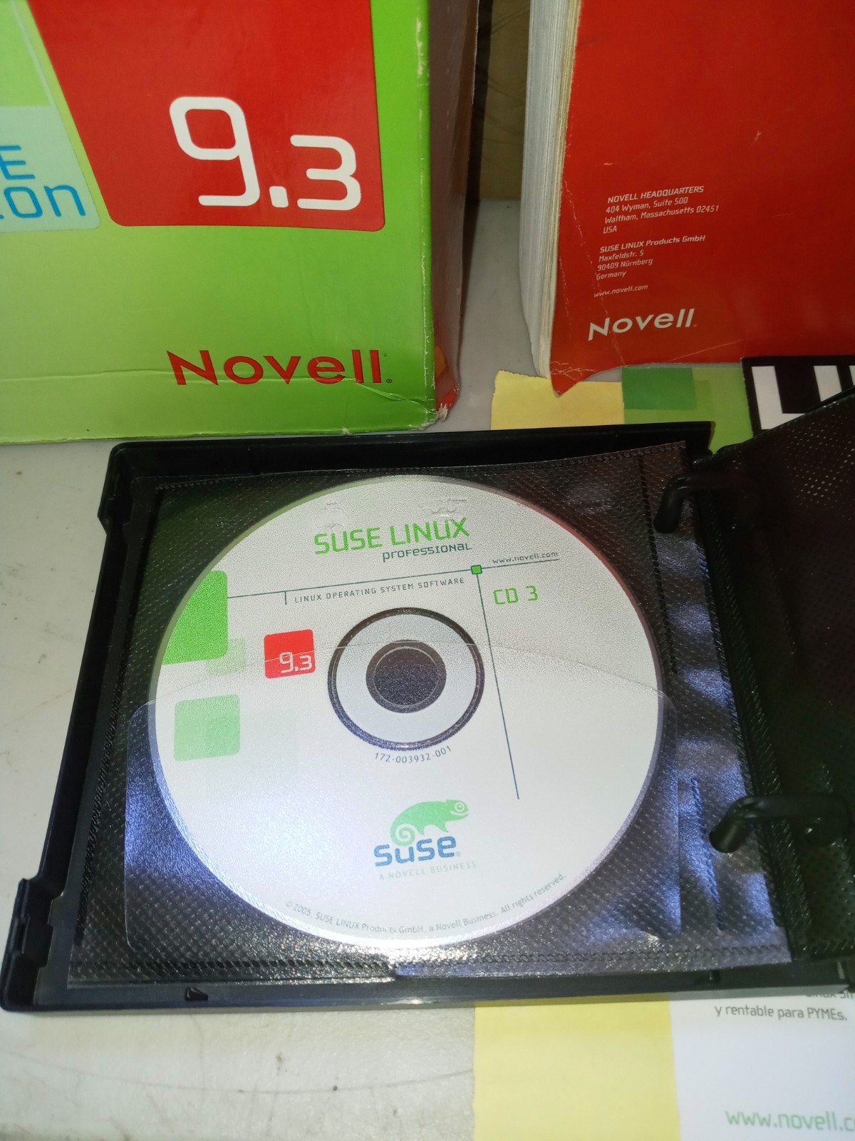 SUSE LINUX Professional 9.3 Includes 7 CD's, Guide Etc. Big Box Novell