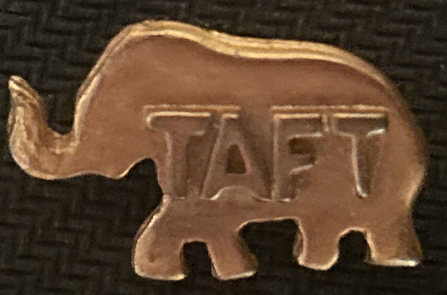 (Robert) Taft Elephant  7/8” x 5/8 pinback pin
