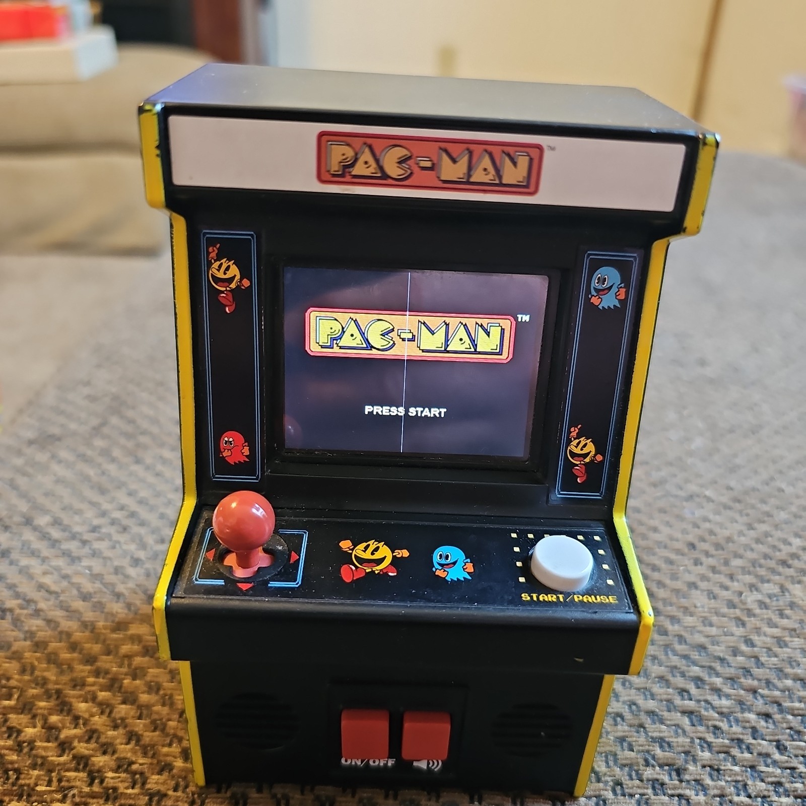 PAC-MAN MINI ARCADE TRAVEL HAND SIZE VIDEO GAME TESTED WORKS EUC