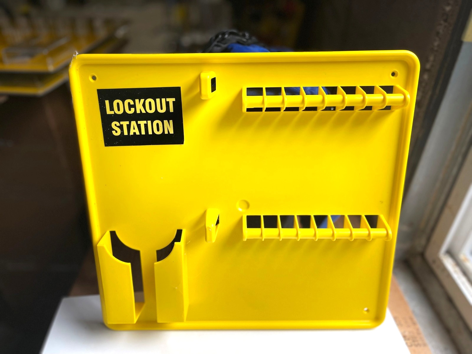 Lockout/Tagout 16-Lock Station, Unstocked, Hi Strength Poly- Bonus 3 New Locks