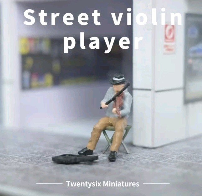 1:64 Scale Violin Player Man Playing Fiddle On The Street Scene With Open Case