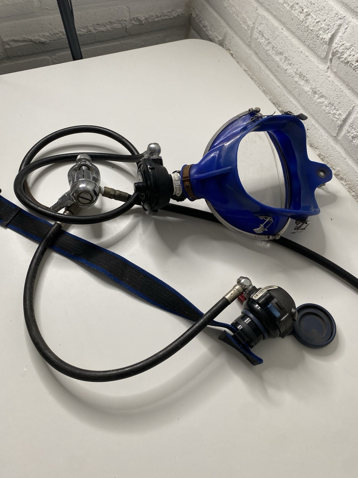 UNTESTED AS IS PARTS/REPAIR SURVIVAIR SIGMA SCUBA DIVING REGULATOR GAUGE MASK