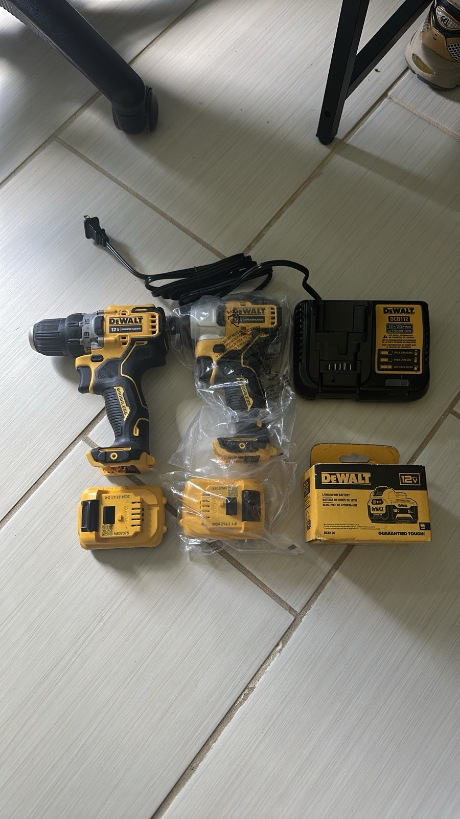 DEWALT  12V MAX Brushless Cordless Drill and Impact Driver Kit & Extra Battery