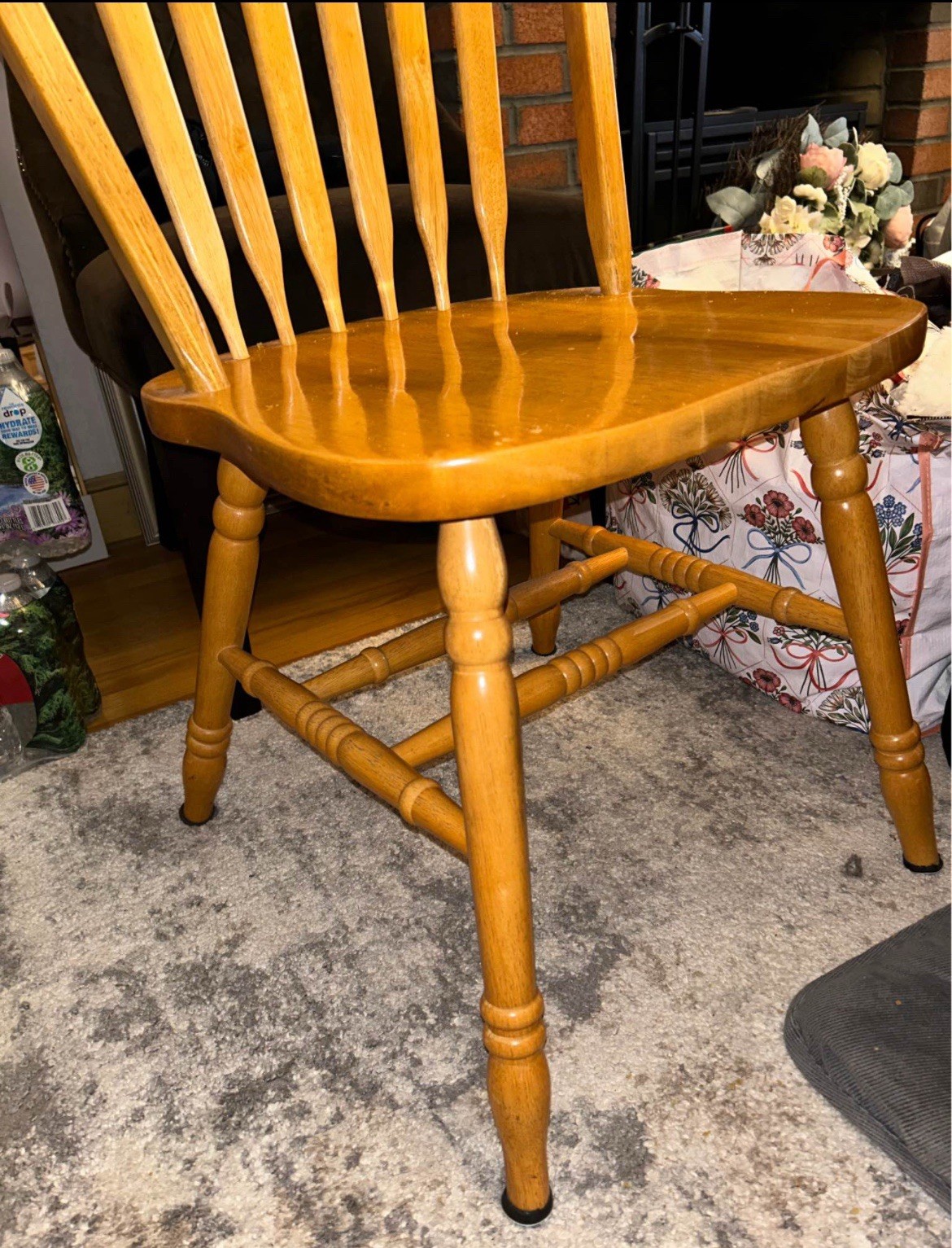 Solid Oak dining room table 60”x35” and 4 chairs