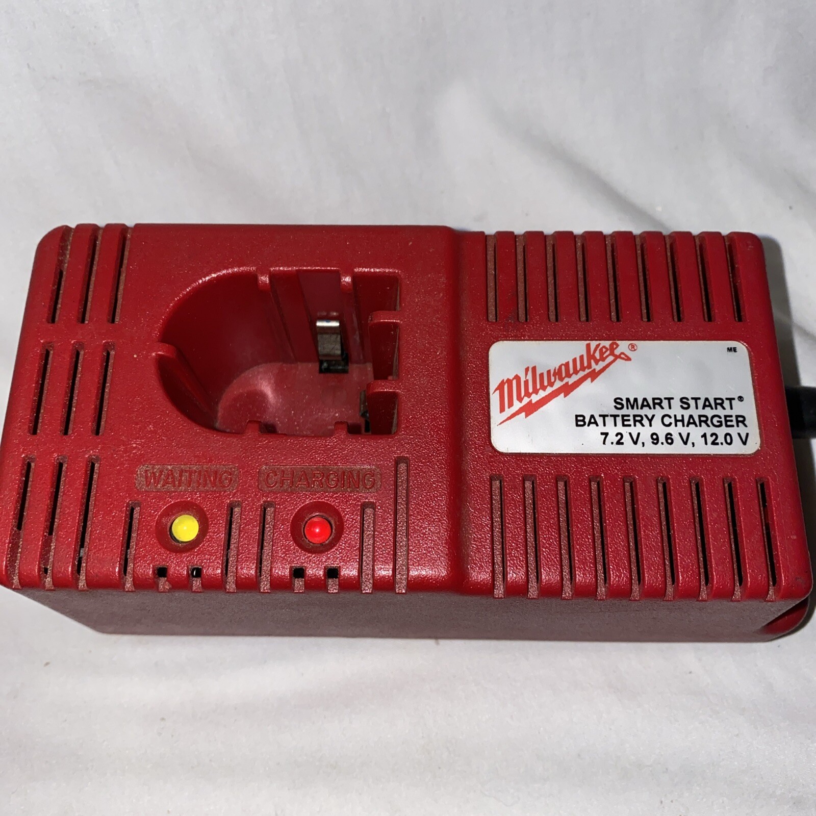 Milwaukee Battery Smart Start & 1/2Hr Super Chargers 9.6 V 12V 48-59-0166 & 0170