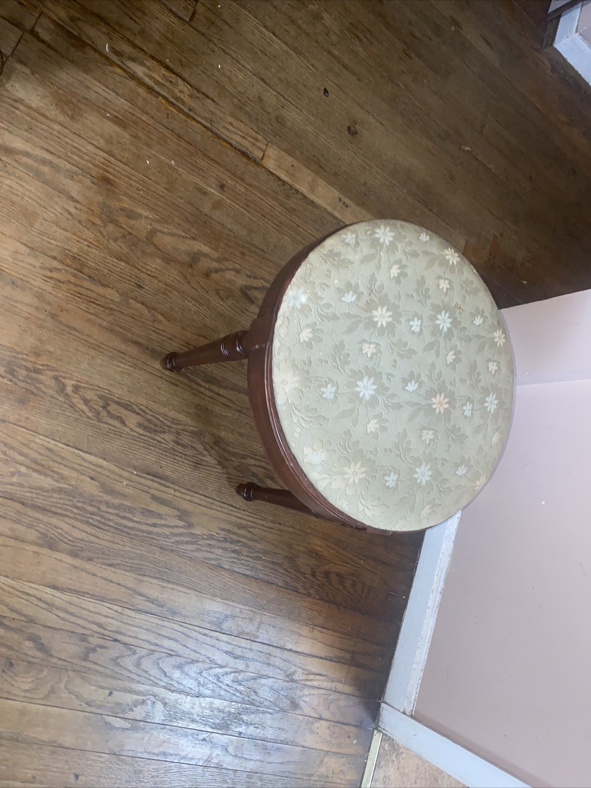 Kling Antique Victorian Round Walnut 4 Legs Stool, Good Condition