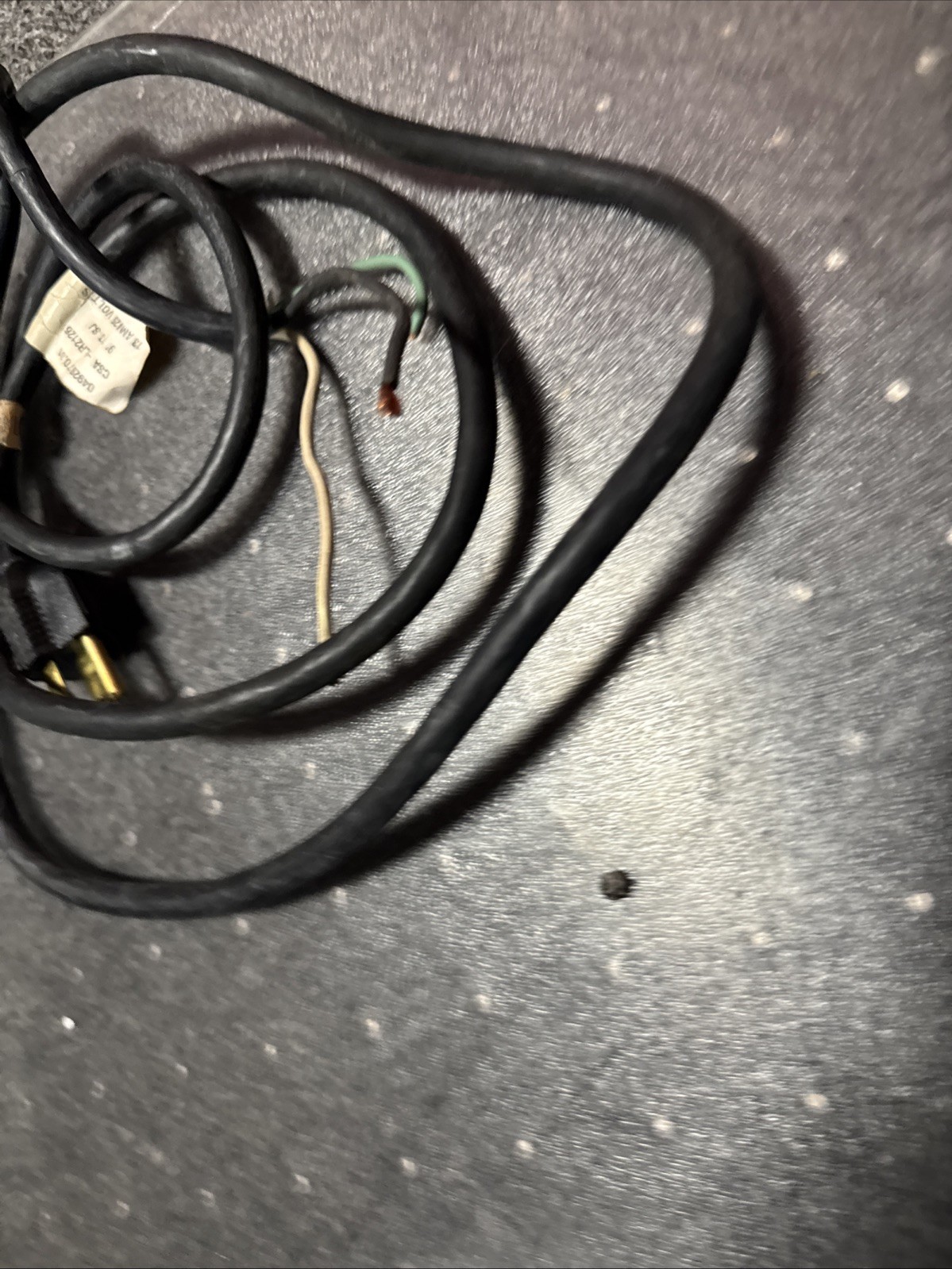 6’ Black Replacement 13 Amp 125 Volt Plug Light Use
