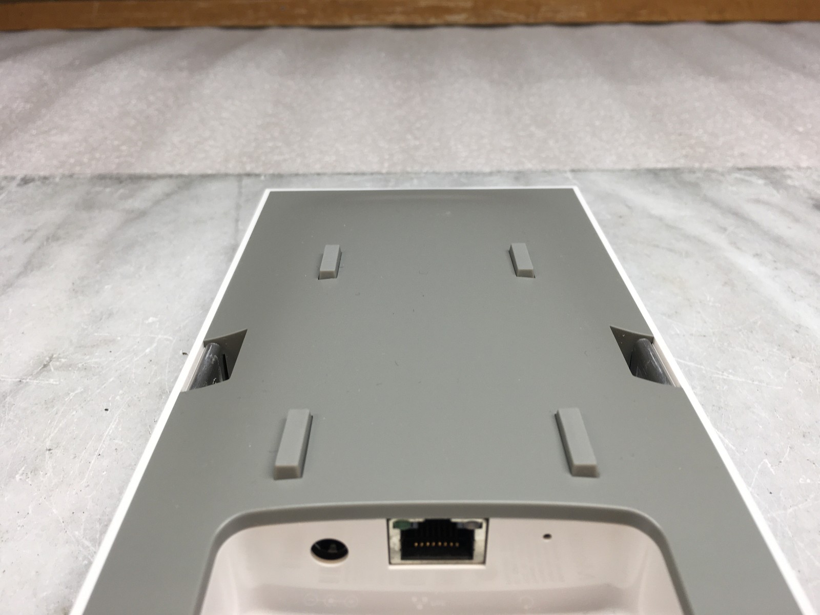 Cisco Meraki MR33-HW Cloud Managed Access Point with Mounting Plate