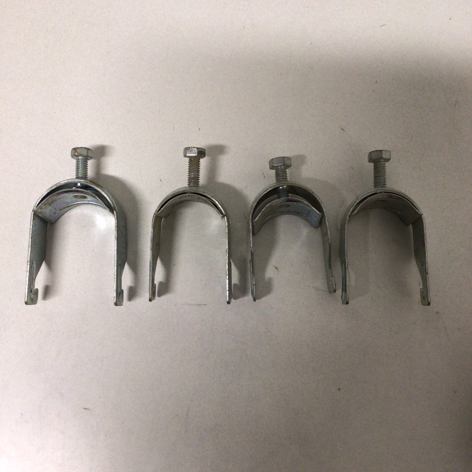 Lot of 4 Thomas & Betts CPC150 Cobra Clamp Pipe Cable Strap 1 1/2" EMT