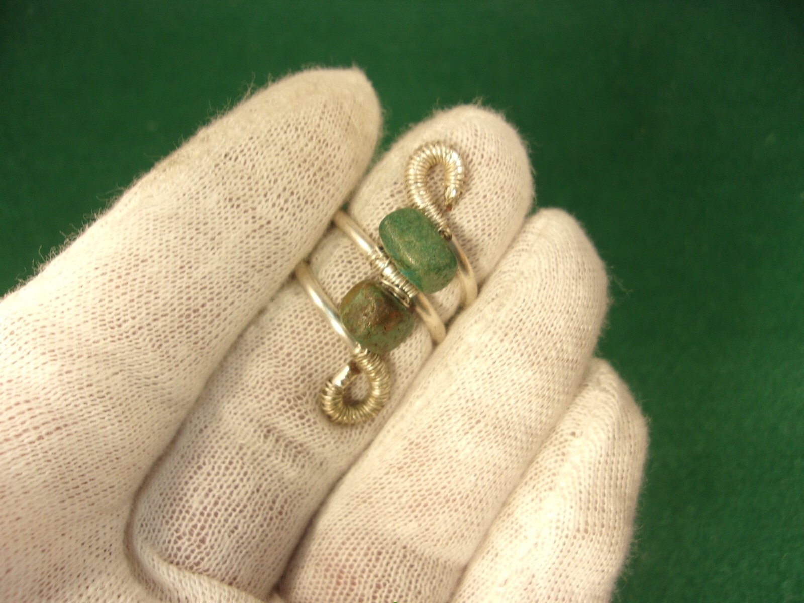 EXCELLENT HANDCRAFTED LADY'S SILVERPLATED DOUBLE HOOP & GREEN TURQUOISE RING