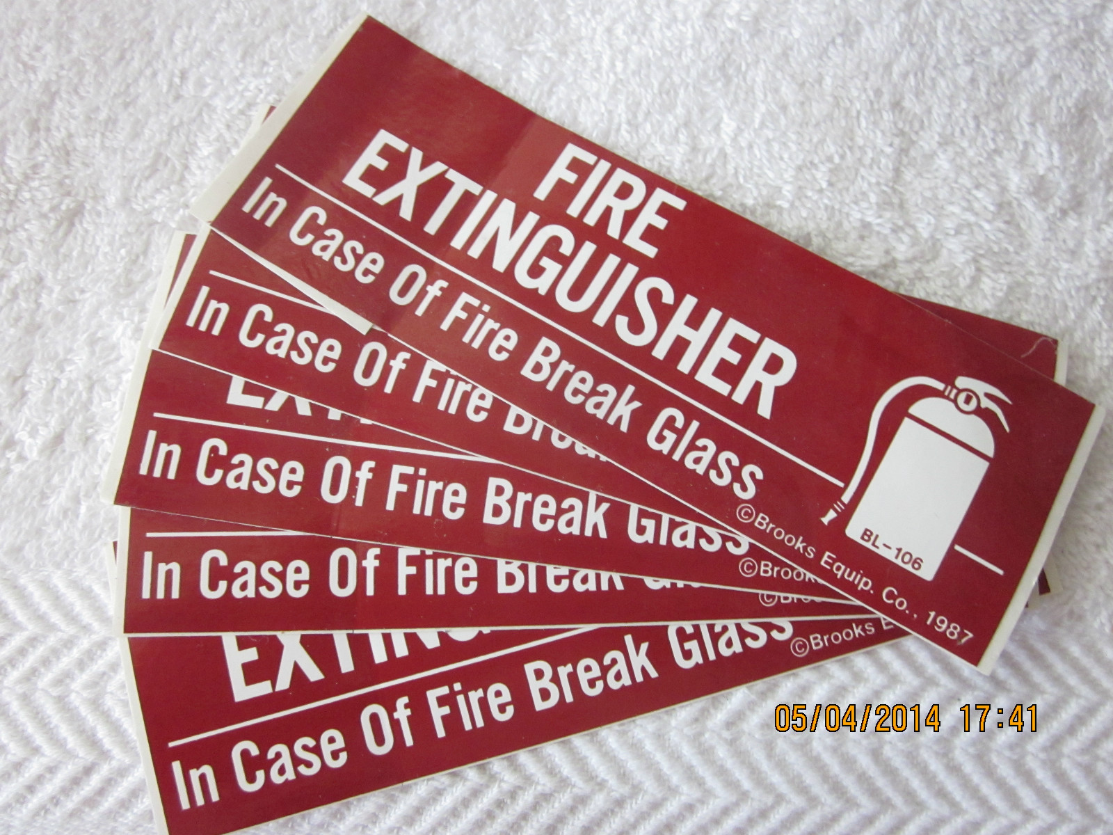 🔥🧯(LOT OF 20) ADHESIVE VINYL "FIRE EXTINGUISHER BREAK GLASS" SIGN'S 2 X 6 NEW