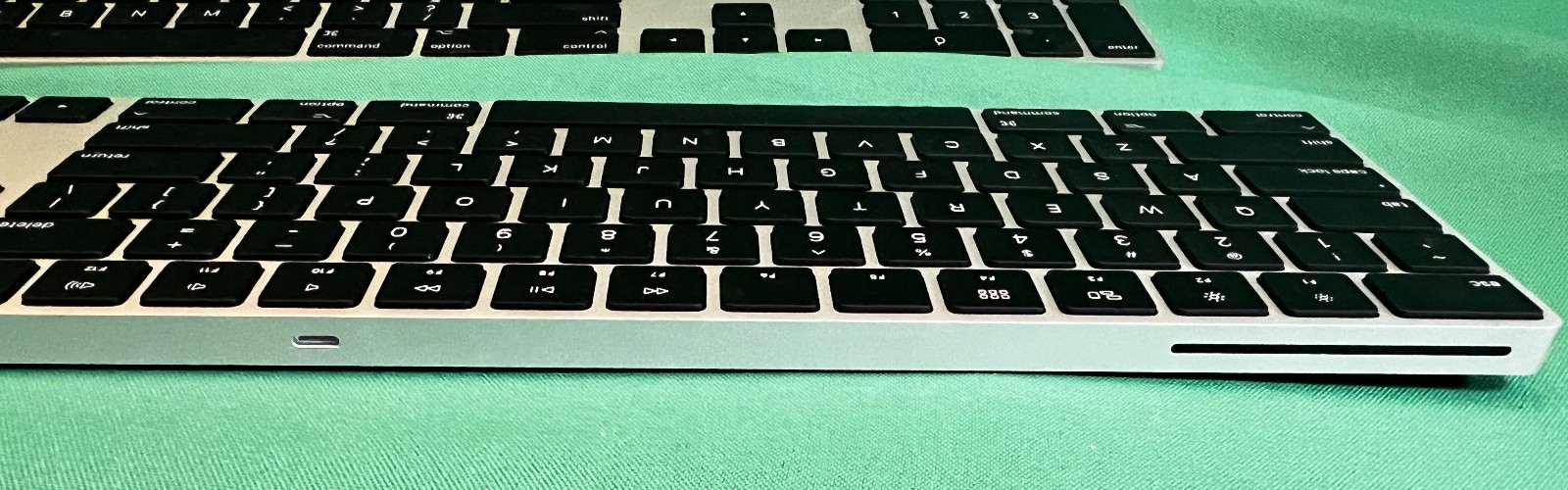 Apple A1843 Wireless Bluetooth Magic Keyboard With Numeric Keypad W/Charge Cable