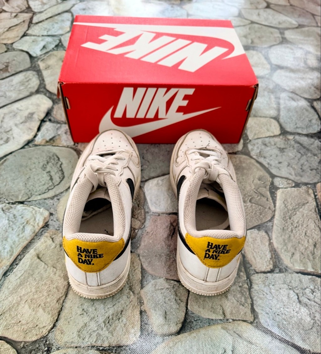 “HAVE A NIKE DAY” SNEAKER-SIZE 4.5