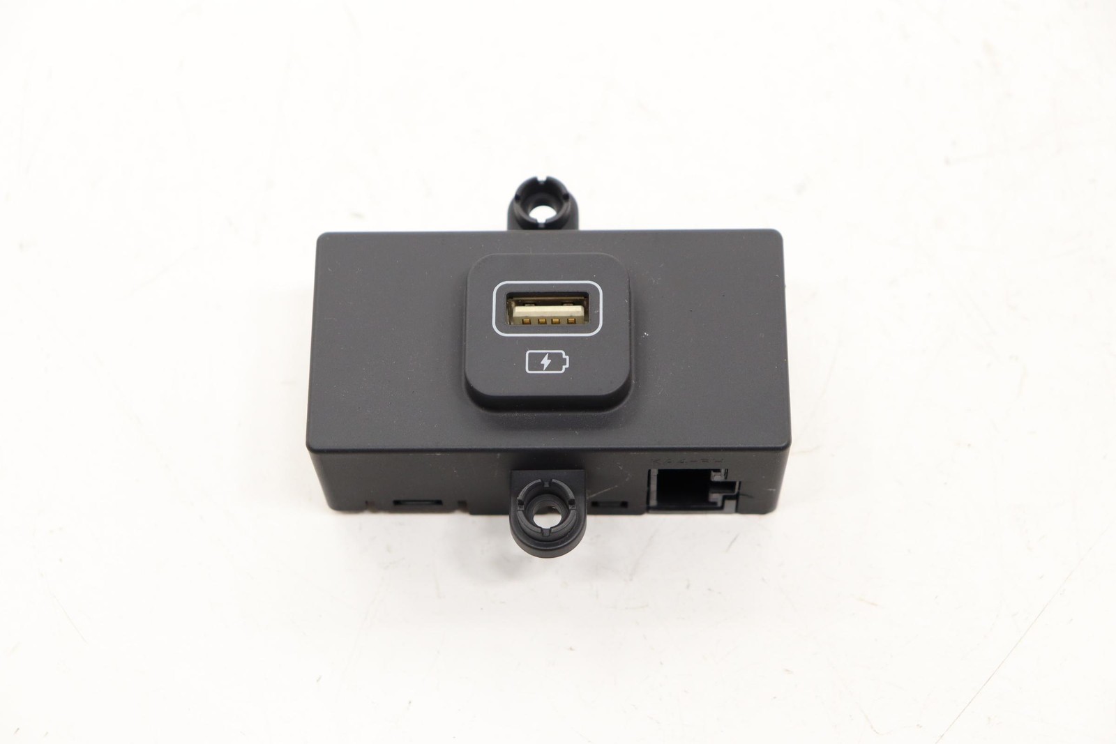 2022 - 2026 KIA CARNIVAL REAR RIGHT QUARTER USB CHARGING PORT OEM 96125R0050OFB