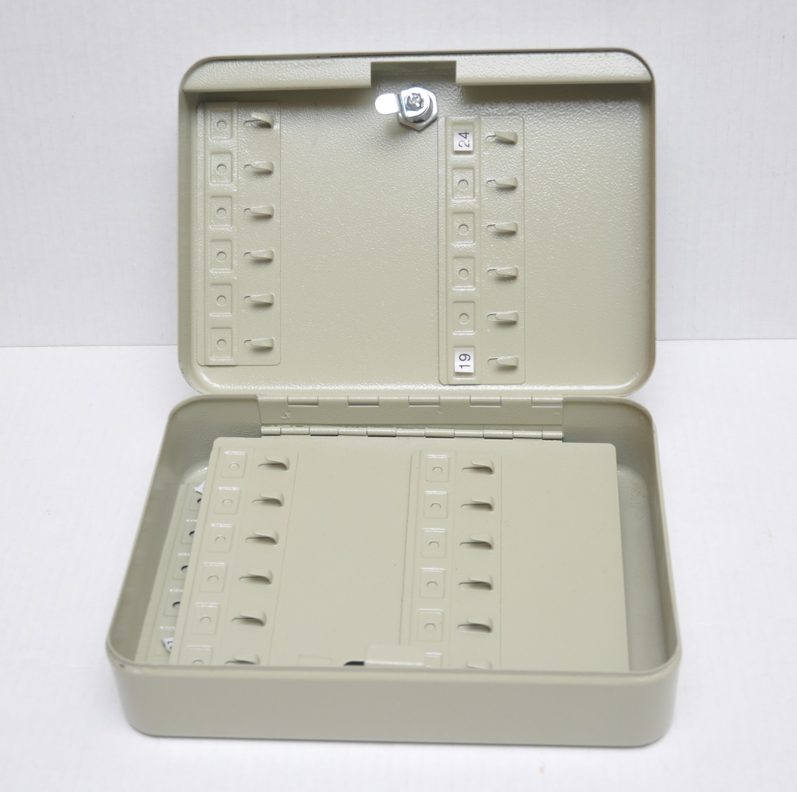46 Position Key Lock Box With Key Lock. NEW