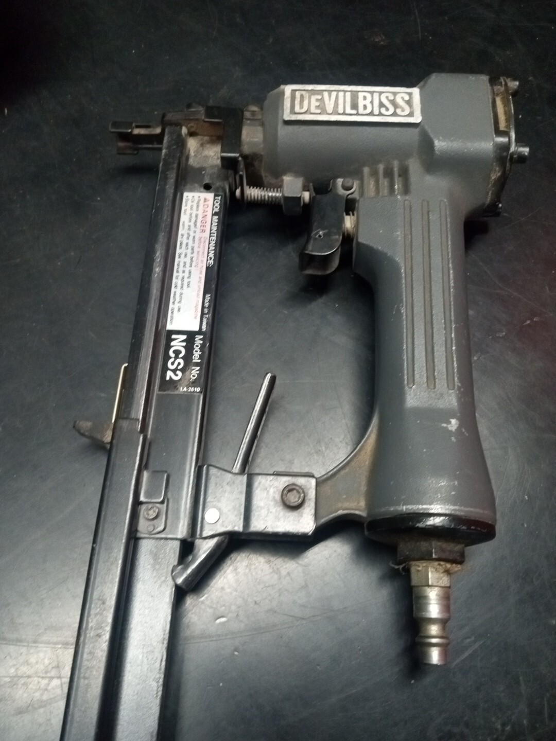 Devilbiss Staple Gun Stapler Model NCS2 Compressor Pneumatic 3/8- 1” Air Tack