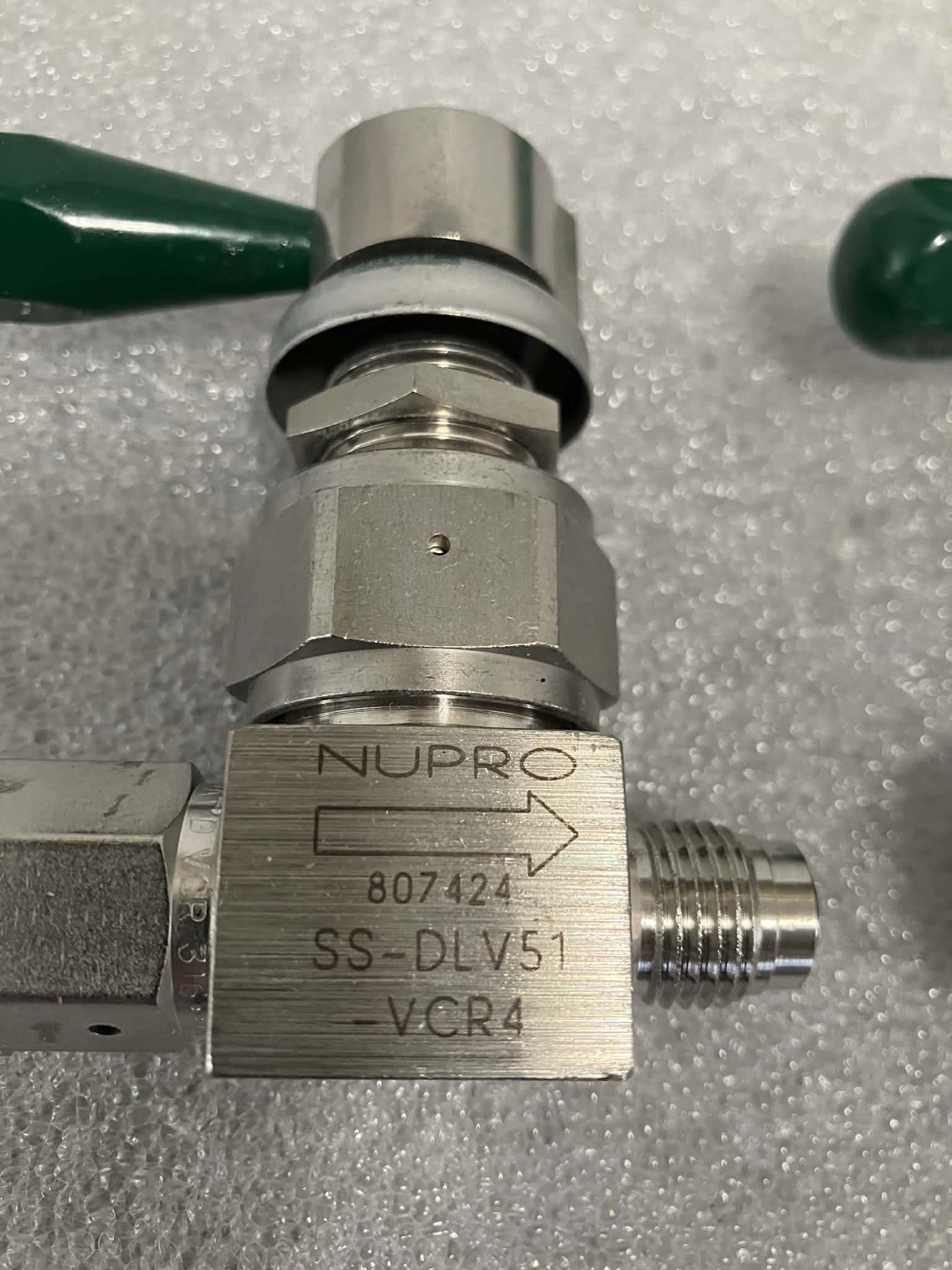 Swagelok Nupro Pressure Diaphragm Sealed Valve,, SS-DLV51-VCR4, 1/4 VCR