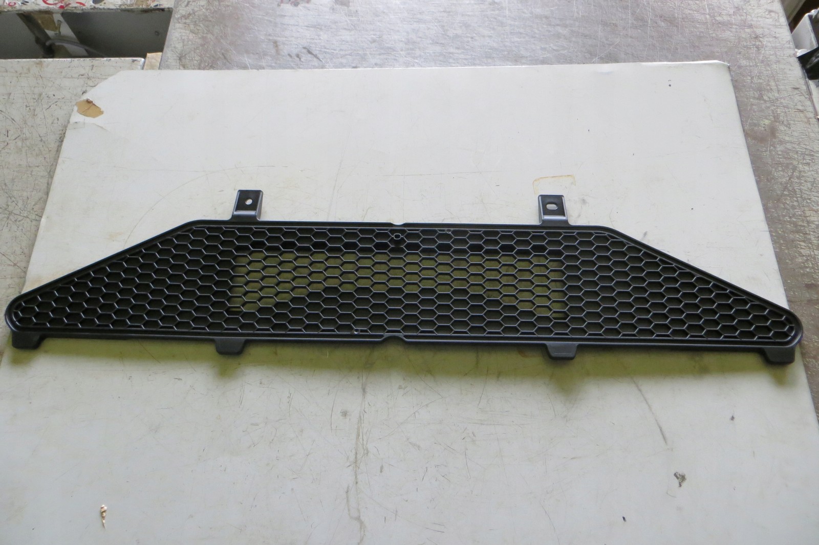 OE 81.61150-0138 TGX TGL TGM Mask Grille 1 Piece