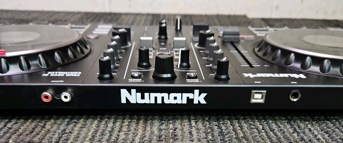 Numark Mixtrack Platinum FX Four Deck DJ Controller