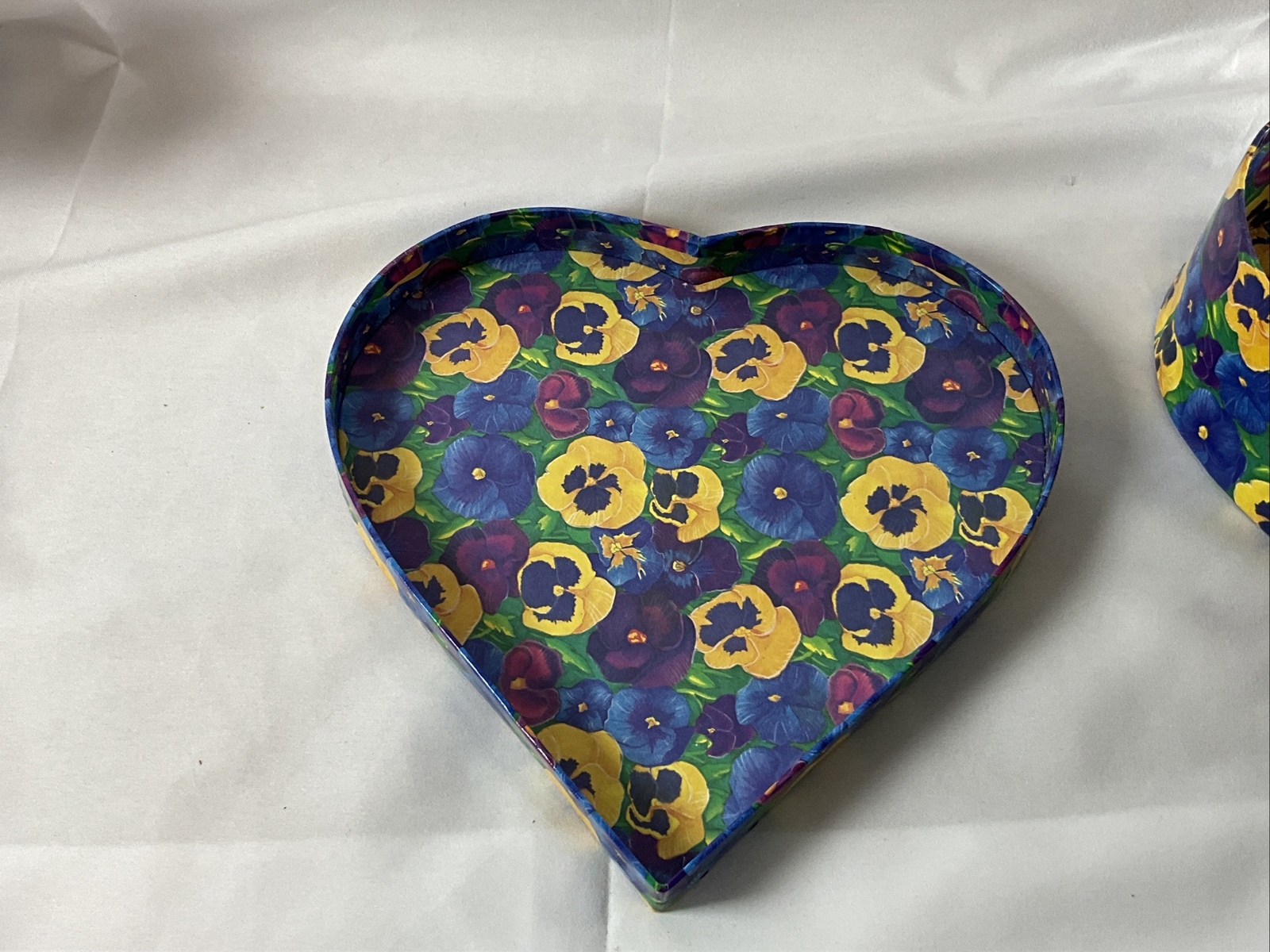 Heart Shaped Pansy Design Gift Box Keepsake’s