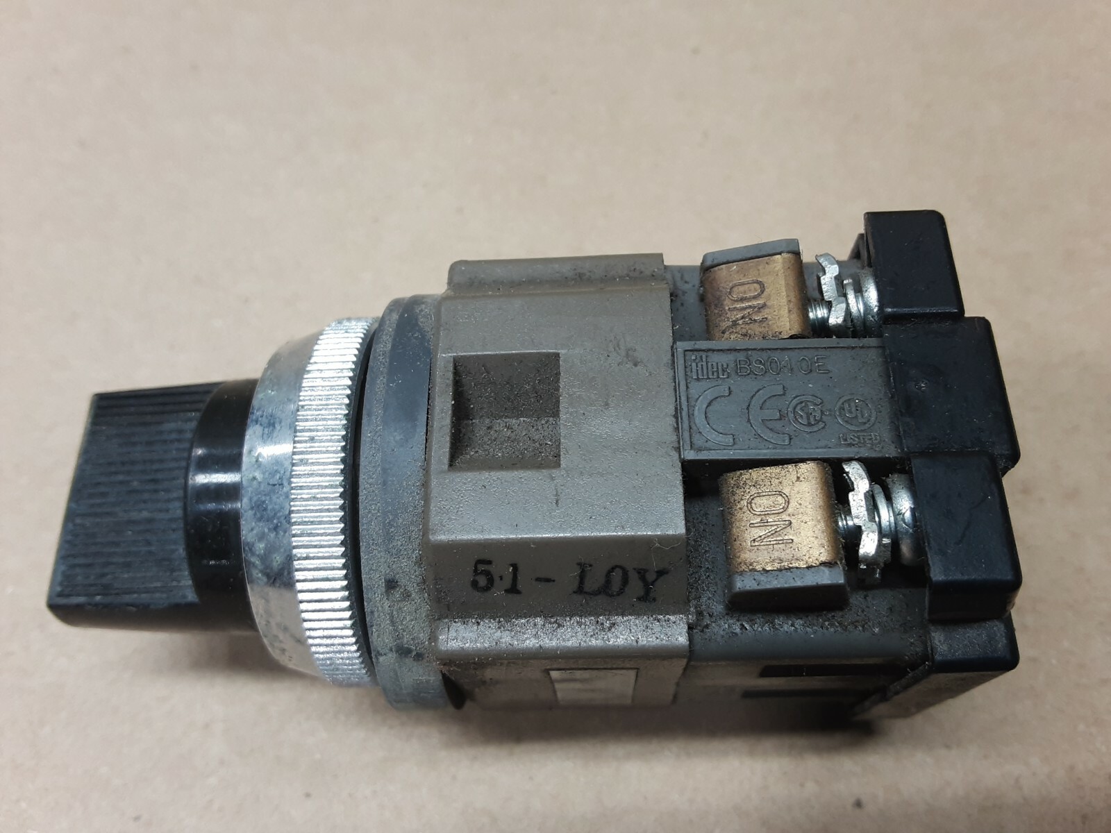 IDEC ASTN Selector Switch Black Knob return to center BS010E #1011J22