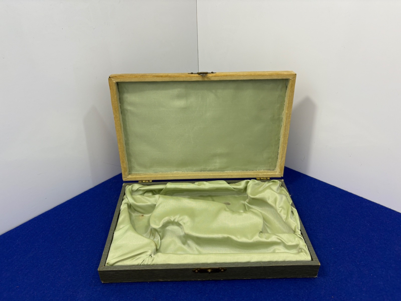 Dual Felt-Top Wood Presentation Case – Fits Pair of Ruger Single-Actions (10.5″)