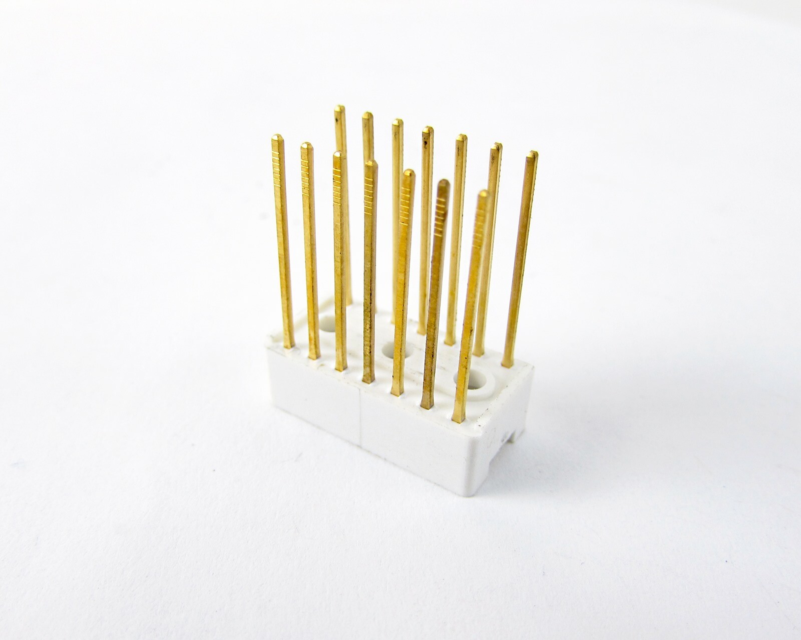 Lot of (100) SAE MSA 2200-14W Wire Wrap IC Sockets - 7/14 Gold Plated Contacts